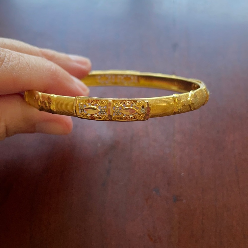 Gold bangle bracelet 7”